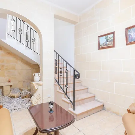 Ferienhaus Lovely With Private Terrace In Zebbug, Gozo By 360 Estates